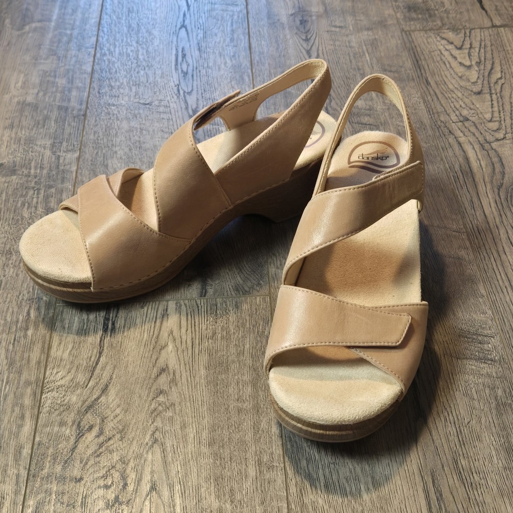 Dansko Sharla Beige Tan Leather Sling Back Wedge Sandals Sz 40 Comfort Arch